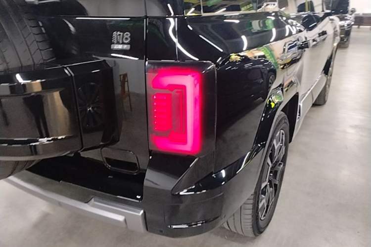 Used Formula Leopard 8 2025 Smart & Brave Flagship Edition 7 Seats Right Rear Taillight