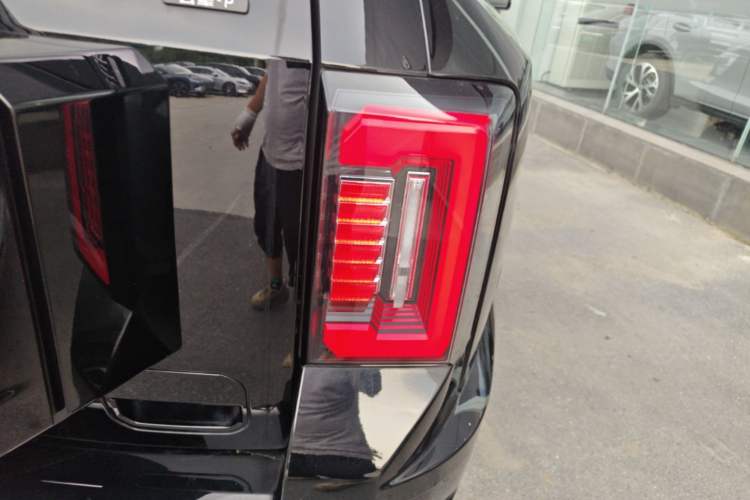 Used Formula Leopard 8 2025 Smart & Brave Flagship Edition 7 Seats Right Rear Taillight