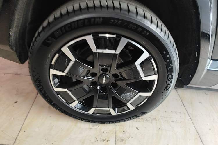 Used Formula Leopard 8 2025 Smart & Brave Flagship Edition 6 Seats Right Rear Wheel Hub