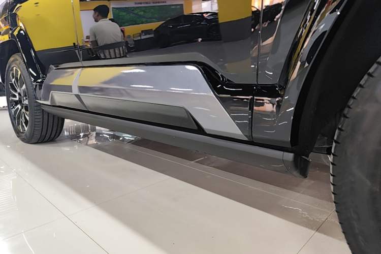 Used Formula Leopard 8 2025 Model Smart & Brave Flagship 5-Seater Right Side Sill