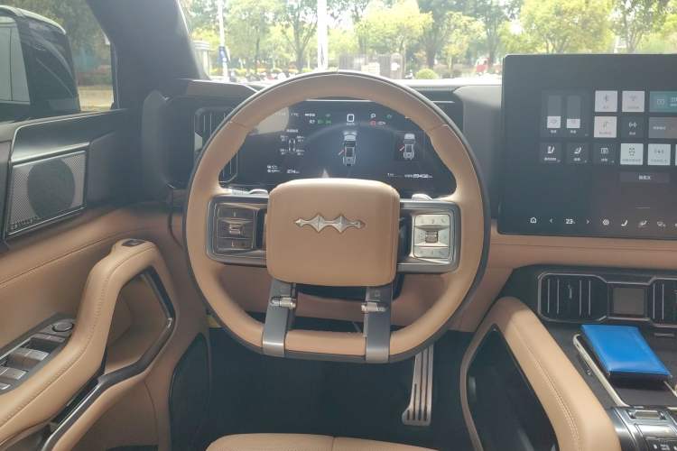 Used Formula Leopard 8 2025 Smart & Brave Flagship Edition 6 Seats Steering Wheel