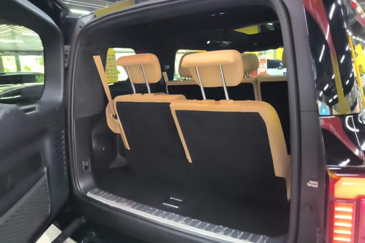 Used Formula Leopard 8 2025 Smart & Brave Flagship Edition 7 Seats Trunk
