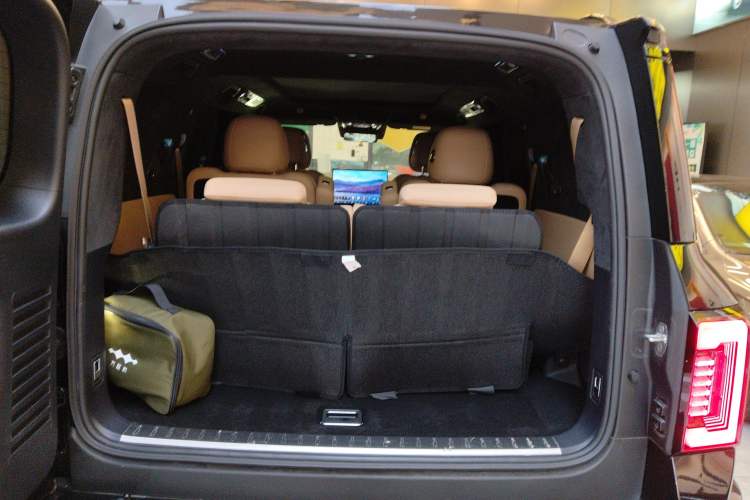 Used Formula Leopard 8 2025 Smart & Brave Flagship Edition 6 Seats Trunk