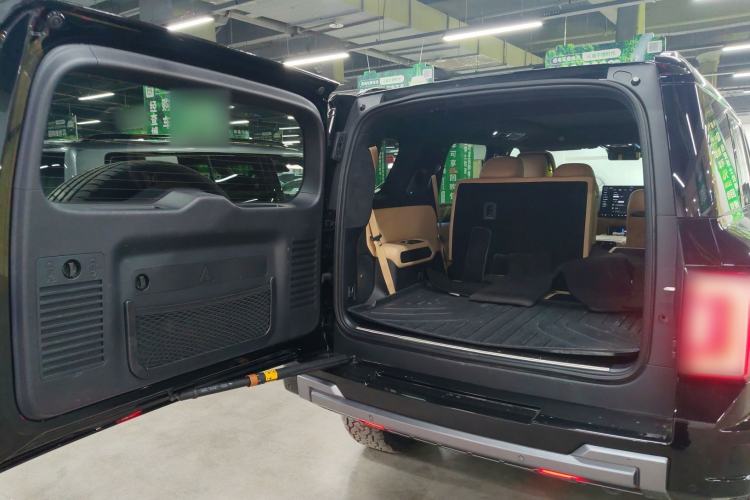 Used Formula Leopard 8 2025 Smart & Brave Flagship Edition 7 Seats Trunk