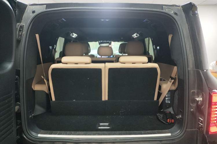 Used Formula Leopard 8 2025 Smart & Brave Flagship Edition 7 Seats Trunk