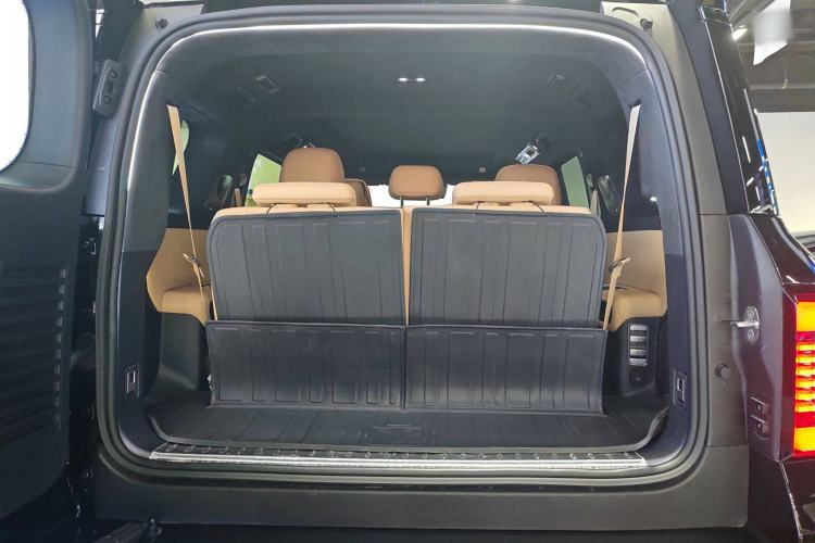 Used Formula Leopard 8 2025 Smart & Brave Flagship Edition 7 Seats Trunk