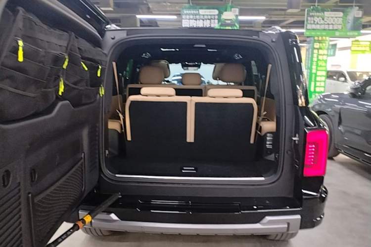 Used Formula Leopard 8 2025 Smart & Brave Flagship Edition 7 Seats Trunk