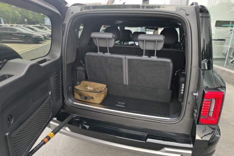 Used Formula Leopard 8 2025 Smart & Brave Flagship Edition 7 Seats Trunk