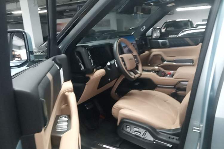 Used Formula Leopard 8 2025 Smart & Brave Flagship Edition 6 Seats Driver Seat