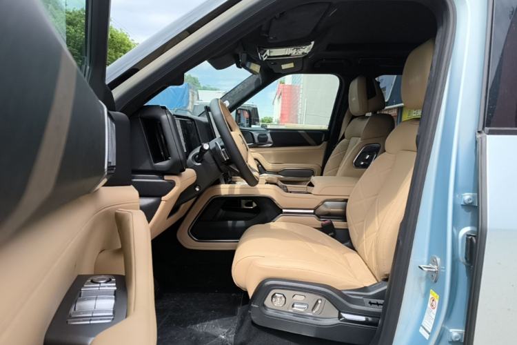 Used Formula Leopard 8 2025 Smart & Brave Flagship Edition 7 Seats Driver Seat