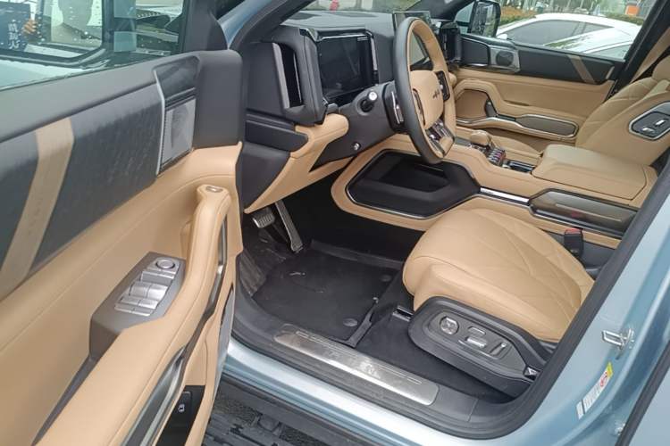 Used Formula Leopard 8 2025 Smart & Brave Flagship Edition 6 Seats Driver Seat