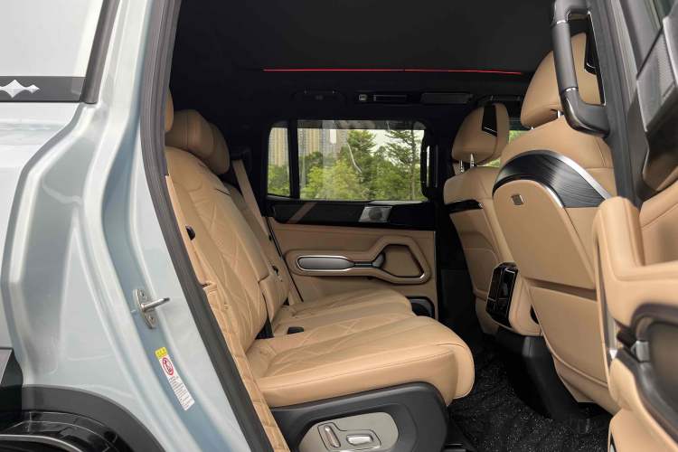 Used Formula Leopard 8 2025 Smart & Brave Flagship Edition 7 Seats Interior 4