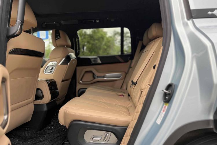 Used Formula Leopard 8 2025 Smart & Brave Flagship Edition 7 Seats Interior 6