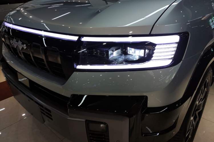 Used Formula Leopard 8 2025 Smart & Brave Flagship Edition 6 Seats Left Front Headlight