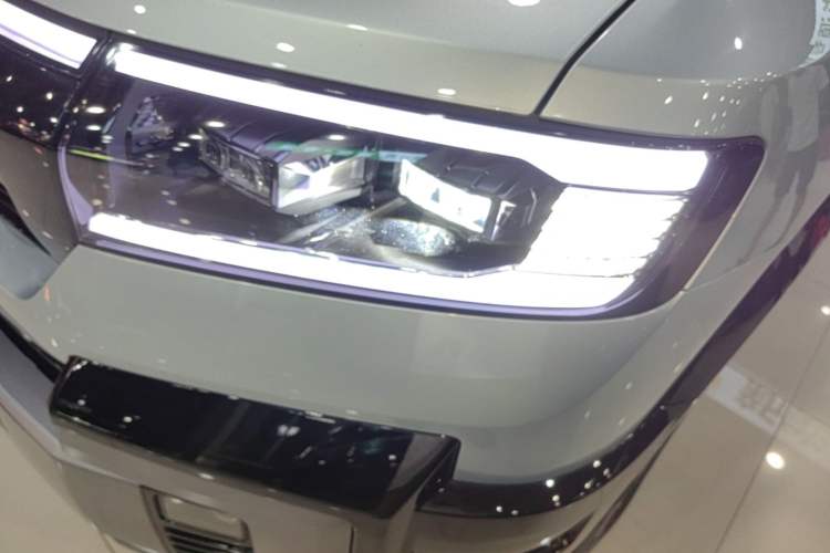 Used Formula Leopard 8 2025 Smart & Brave Flagship Edition 7 Seats Left Front Headlight