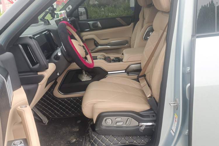 Used Formula Leopard 8 2025 Smart & Brave Flagship Edition 6 Seats Left Front Seat