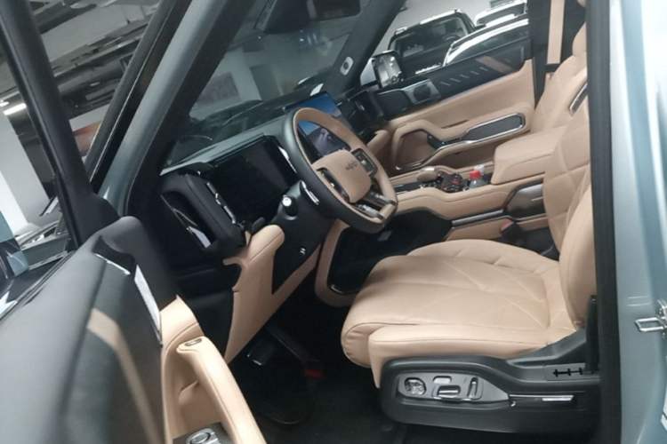 Used Formula Leopard 8 2025 Smart & Brave Flagship Edition 6 Seats Left Front Seat