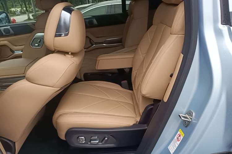 Used Formula Leopard 8 2025 Smart & Brave Flagship Edition 6 Seats Left Rear Seat