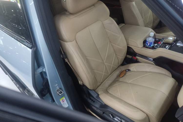 Used Formula Leopard 8 2025 Smart & Brave Flagship Edition 7 Seats Right Front Seat