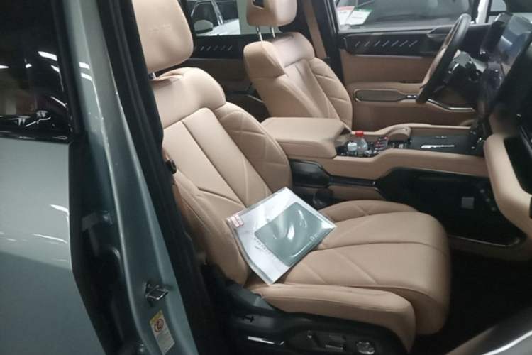 Used Formula Leopard 8 2025 Smart & Brave Flagship Edition 6 Seats Right Front Seat
