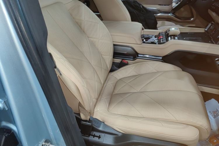 Used Formula Leopard 8 2025 Smart & Brave Flagship Edition 7 Seats Right Front Seat