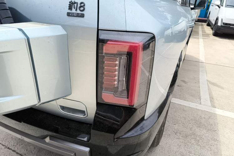 Used Formula Leopard 8 2025 Smart & Brave Flagship Edition 7 Seats Right Rear Taillight