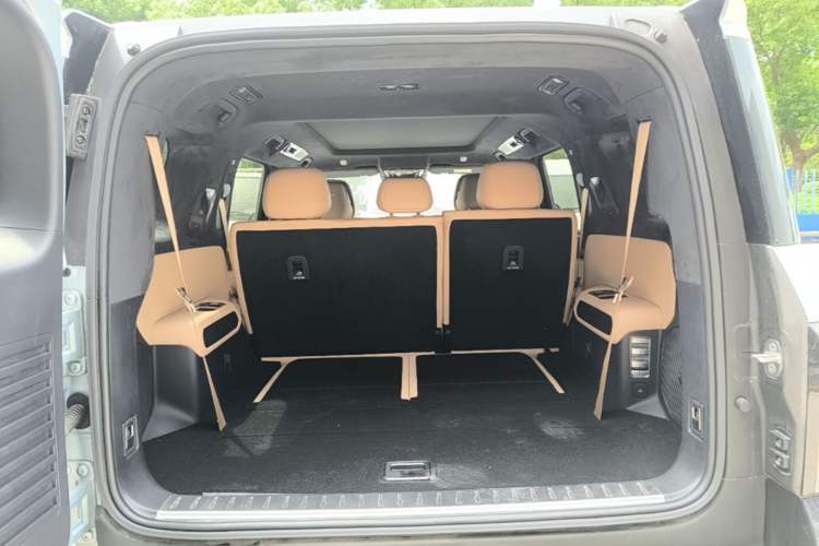 Used Formula Leopard 8 2025 Smart & Brave Flagship Edition 7 Seats Trunk