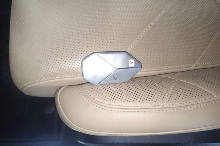 Used Formula Leopard 8 2025 Smart & Brave Flagship Edition 7 Seats Interior 1