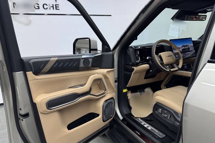 Used Formula Leopard 8 2025 Smart & Brave Flagship Edition 7 Seats Interior 2