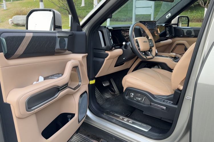 Used Formula Leopard 8 2025 Smart & Brave Flagship Edition 7 Seats Interior 2