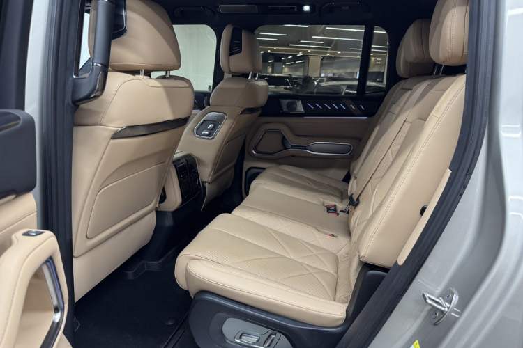 Used Formula Leopard 8 2025 Smart & Brave Flagship Edition 7 Seats Interior 3
