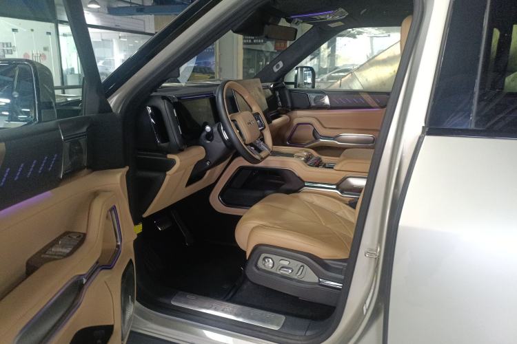 Used Formula Leopard 8 2025 Smart & Brave Flagship Edition 7 Seats Interior 3
