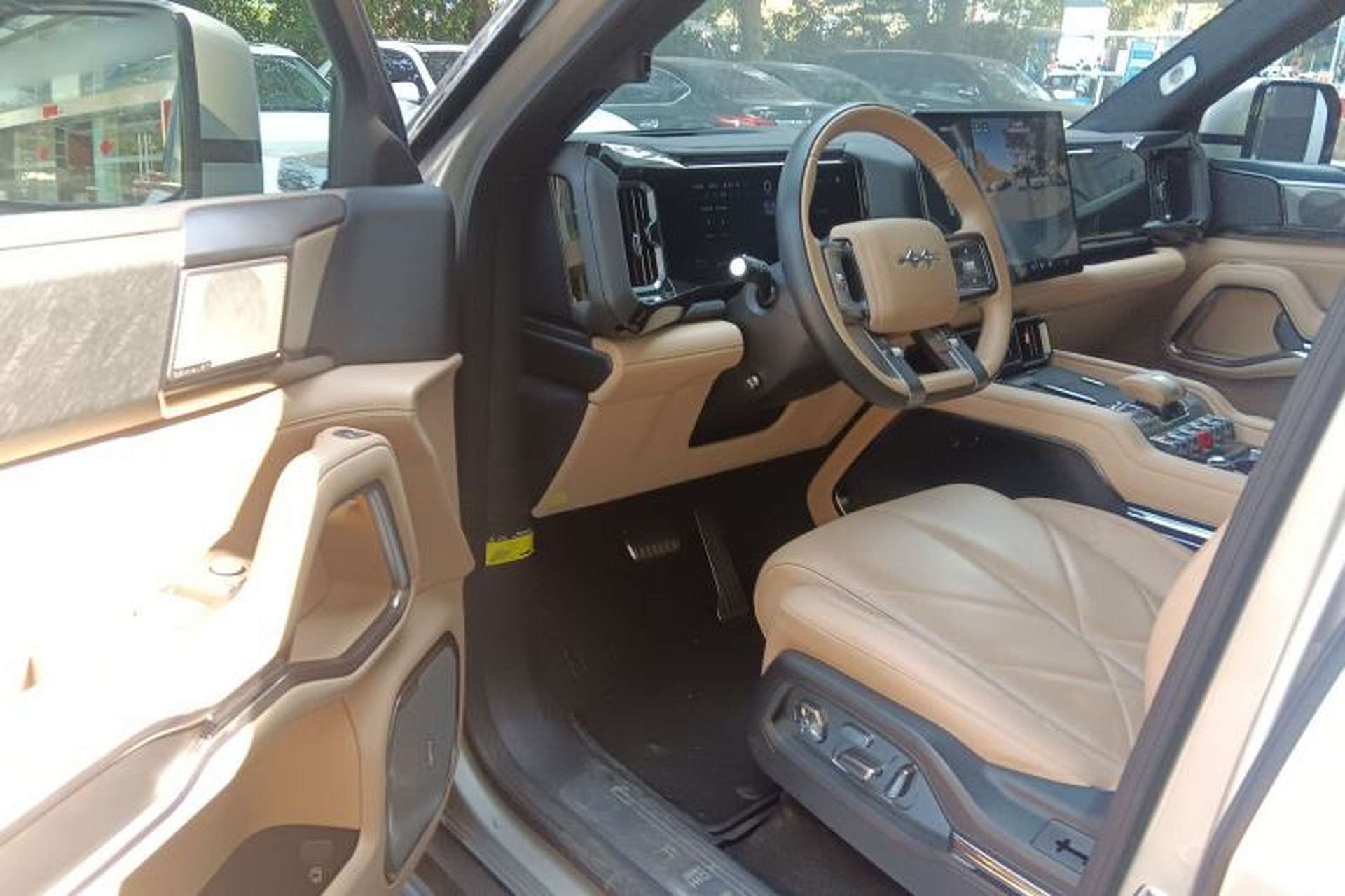 Used Formula Leopard 8 2025 Smart & Brave Flagship Edition 7 Seats Interior 3