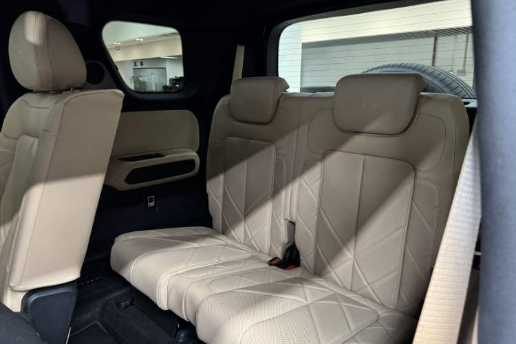 Used Formula Leopard 8 2025 Smart & Brave Flagship Edition 7 Seats Interior 4