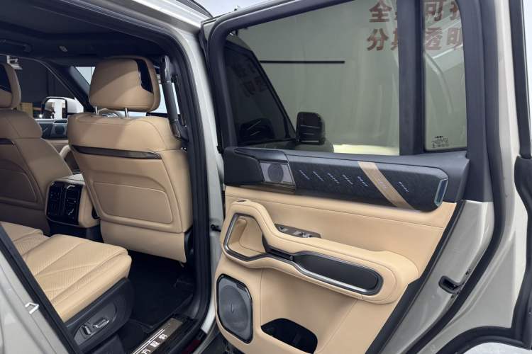 Used Formula Leopard 8 2025 Smart & Brave Flagship Edition 7 Seats Interior 6