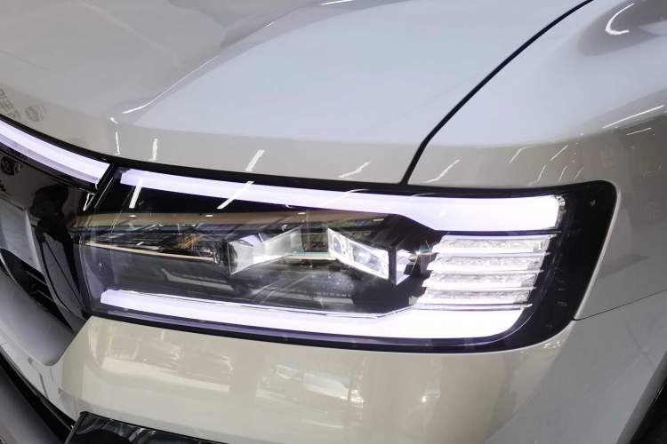 Used Formula Leopard 8 2025 Smart & Brave Flagship Edition 7 Seats Left Front Headlight