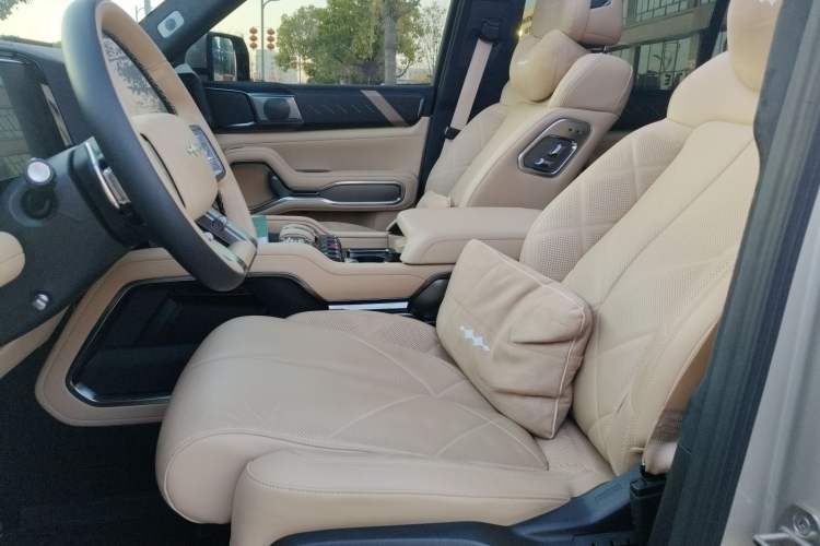 Used Formula Leopard 8 2025 Smart & Brave Flagship Edition 7 Seats Left Front Seat