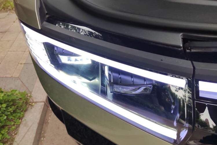 Used Formula Leopard 8 2025 Smart & Brave Flagship Edition 6 Seats Right Front Headlight