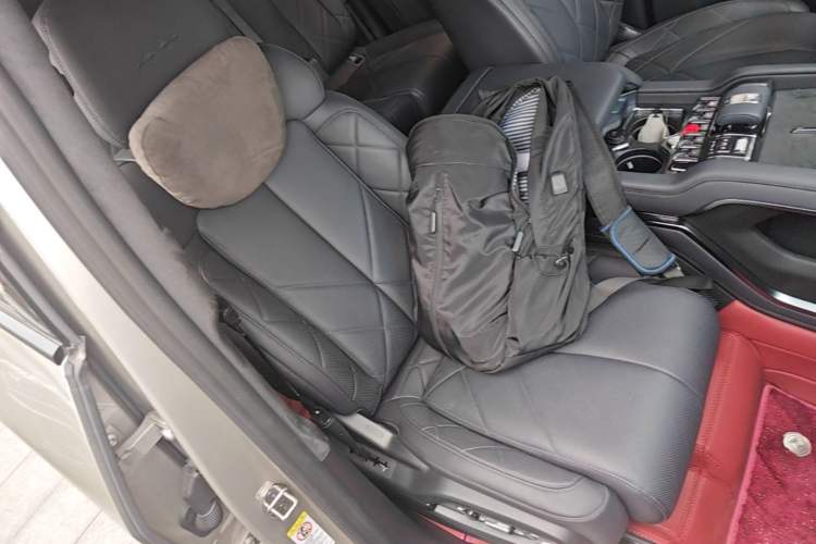 Used Formula Leopard 8 2025 Smart & Brave Flagship Edition 7 Seats Right Front Seat