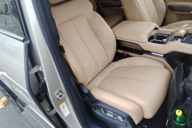 Used Formula Leopard 8 2025 Smart & Brave Flagship Edition 7 Seats Right Front Seat