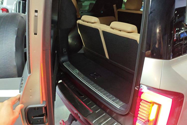 Used Formula Leopard 8 2025 Smart & Brave Flagship Edition 7 Seats Trunk