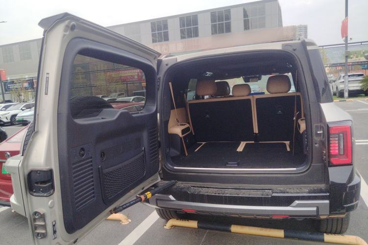 Used Formula Leopard 8 2025 Smart & Brave Flagship Edition 7 Seats Trunk