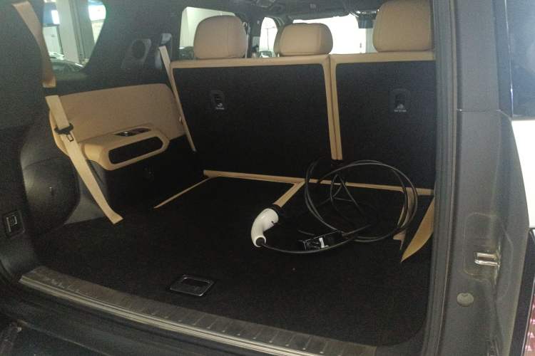 Used Formula Leopard 8 2025 Smart & Brave Flagship Edition 7 Seats Trunk