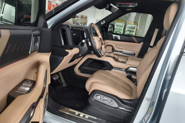 Used Formula Leopard 8 2025 Smart & Brave Flagship Edition 7 Seats Driver Seat