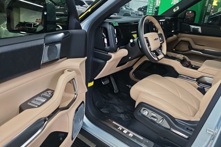 Used Formula Leopard 8 2025 Smart & Brave Flagship Edition 7 Seats Driver Seat
