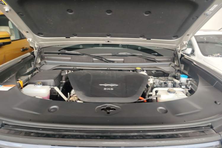 Used Formula Leopard 8 2025 Smart & Brave Flagship Edition 6 Seats Engine Bay