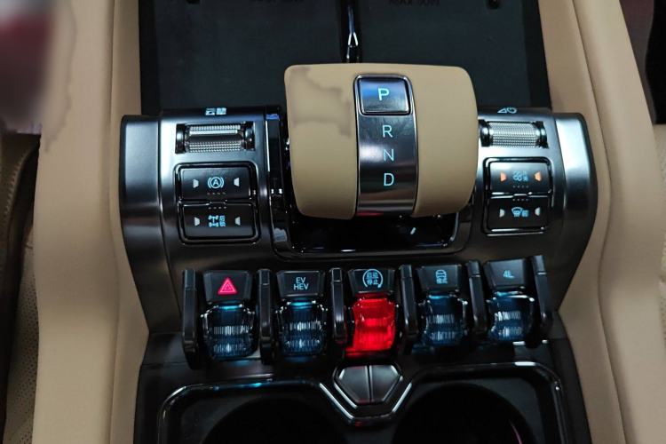 Used Formula Leopard 8 2025 Smart & Bold Luxury Version 7 Seats Gear Lever
