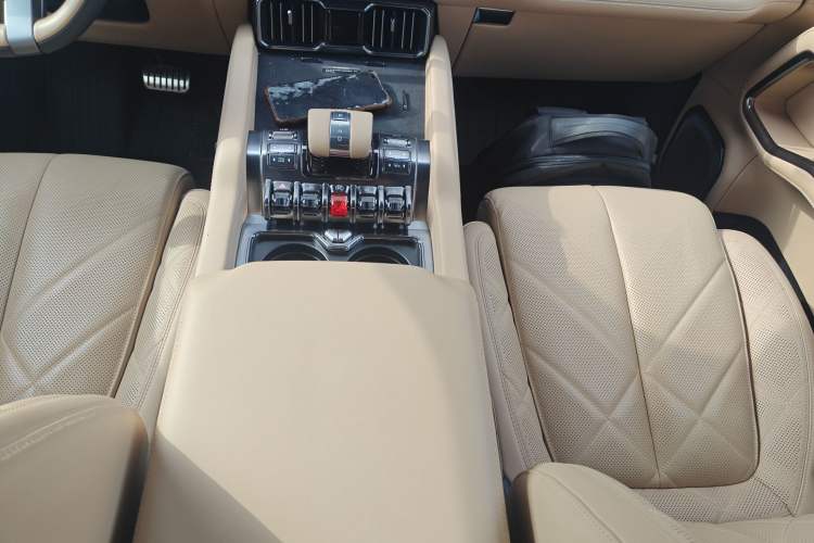 Used Formula Leopard 8 2025 Smart & Brave Flagship Edition 7 Seats Gear Lever