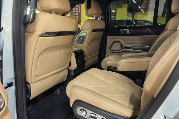 Used Formula Leopard 8 2025 Smart & Brave Flagship Edition 6 Seats Interior 2