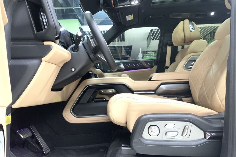 Used Formula Leopard 8 2025 Smart & Brave Flagship Edition 7 Seats Interior 2